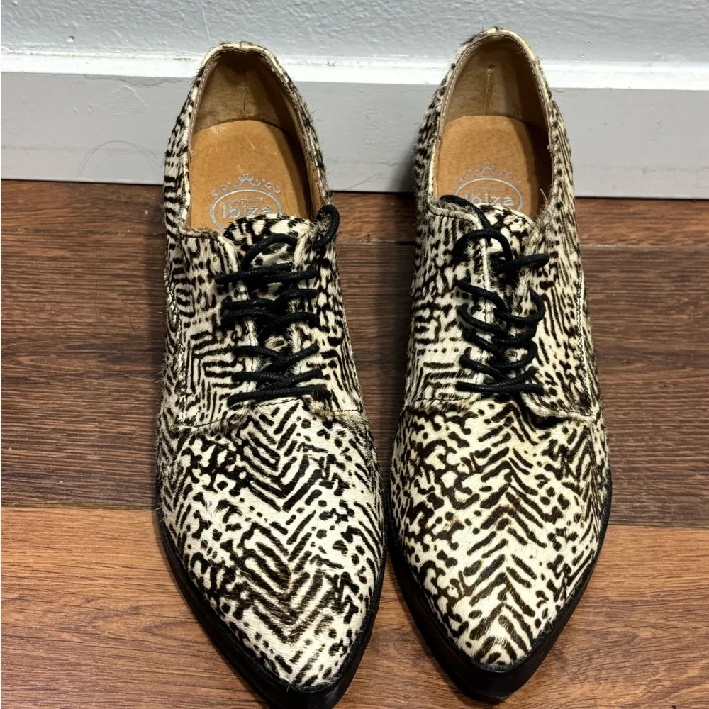 Jeffrey Campbell Black and Cream Patterned Pointed Oxford Shoes - Picture 3 of 8